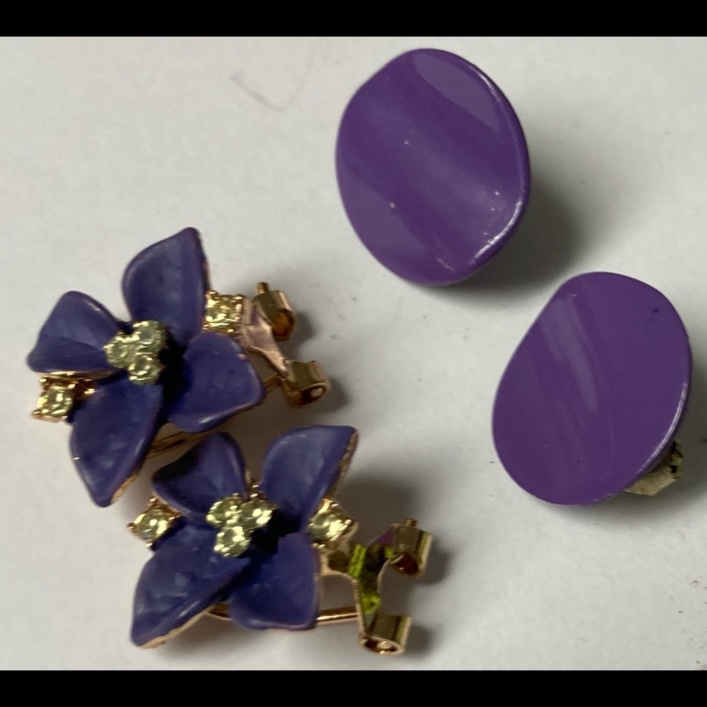 (2) 80’s vintage clip on earrings sets